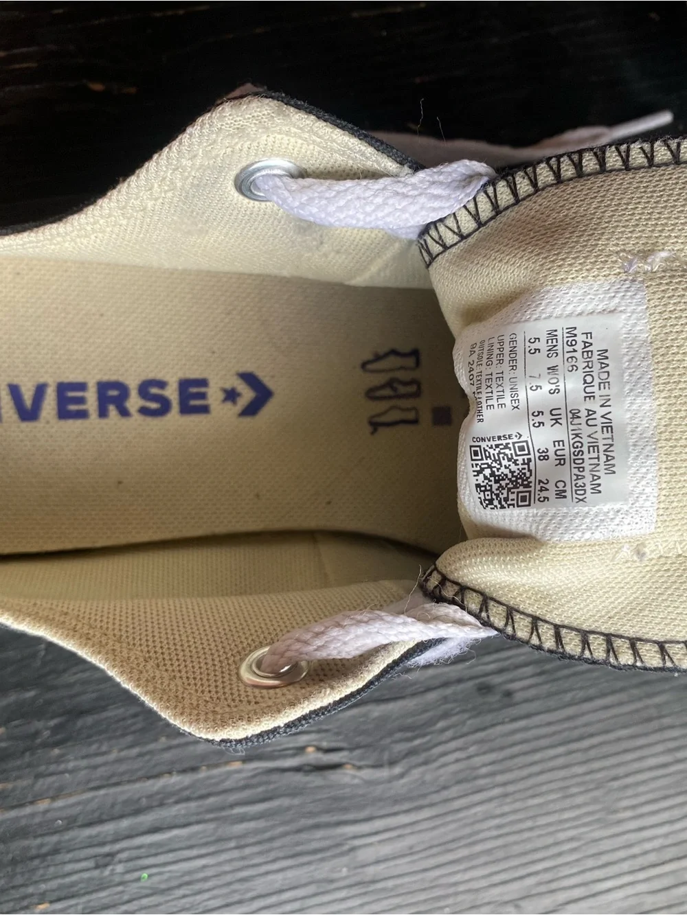 Converse womans Black & White Low Top Sneakers